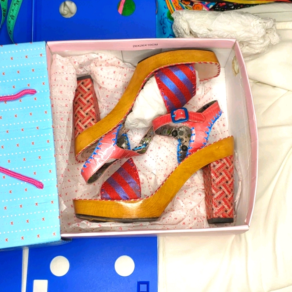 NIB Poetic License Sandals